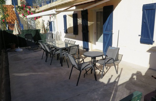 Montagnac House | Montagnac single-storey house with large terrace