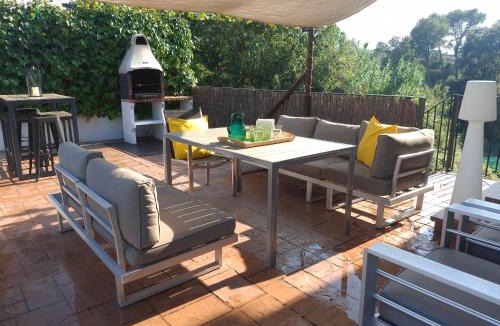 Fonollosa House | MORERA BLANCA piscina, barbacoa, chill-out