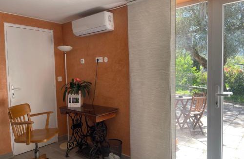 Dieulefit Apartment | Moulin - Studio charmant avec terrasse - 3 étoiles