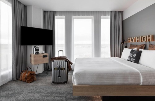 Colombier-Saugnieu Hotel | Moxy Lyon Airport