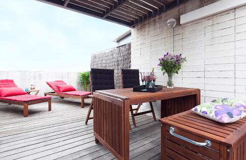 El Putget i Farro Apartment | My Space Emirates - Park Güell Triplex with Private Terrace