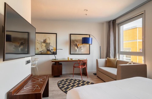 El Parc i la Llacuna del Poblenou Hotel | Naitly Barcelona Poblenou