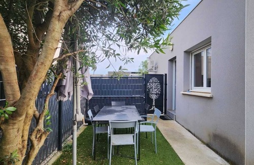 Villeneuve-les-Maguelone Apartment | Near Montpellier 2-room apartment + private garden 15 minutes from the beach