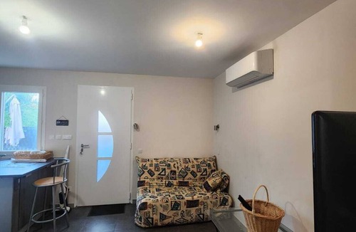 Villeneuve-les-Maguelone Apartment | Near Montpellier 2-room apartment + private garden 15 minutes from the beach