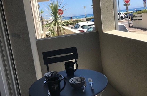 Le Grand Large Apartment | New, comfortable studio with sea view