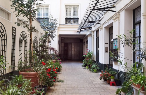 Chaussee-d'Antin Apartment | New decored Apt/elevator/50 m to Lafayette/1mn to metro