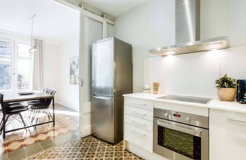 El Raval Apartment | Next to the beach - Las Ramblas 4 bedroom with balcony