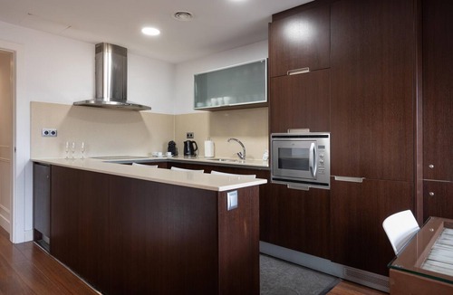 La Nova Esquerra de l'Eixample Apartment | Next to the train station and the Barcelona trade fair.