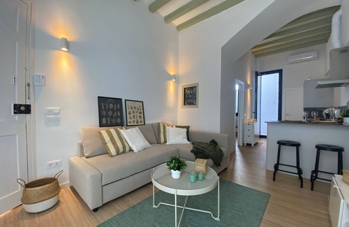 Mataro Apartment | Nice 1 bedroom apartment with small inner courtyard 10 min. from the beach