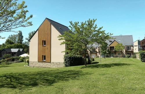Saint-Briac-sur-Mer Apartment | Nice apartment for 4 guests with WIFI, pool, TV, terrace and pets allowed