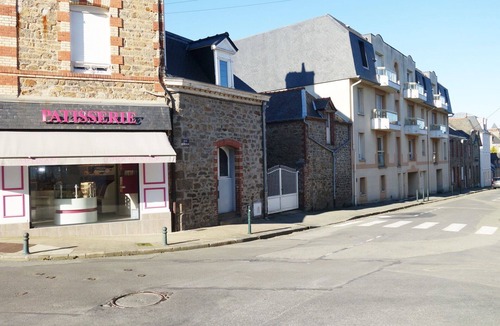Dinard Apartment | Nice apartment for 3 people with WIFI, TV and balcony