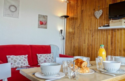 Tignes Apartment | Nice apartment for 5 guests with TV and balcony