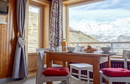 Tignes Apartment | Nice apartment for 5 guests with TV and balcony