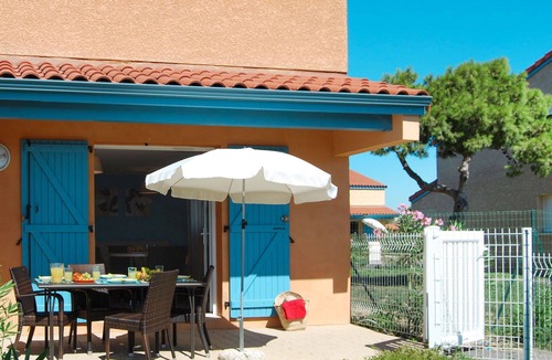 Torreilles House | Nice apartment in villa for 6 guests with pool, A/C, WIFI, TV, patio and pets allowed