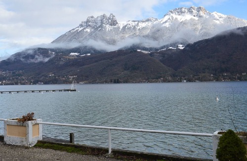 Angon Apartment | Nice apartment with private beach on Annecy lake