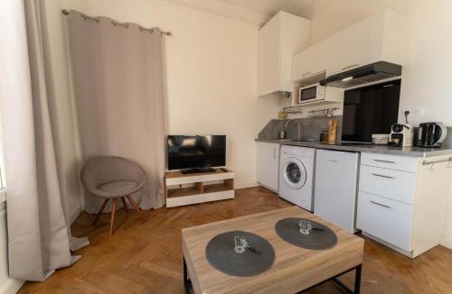 Vernier Apartment | NICE CENTRE-VILLE STUDIO en étage