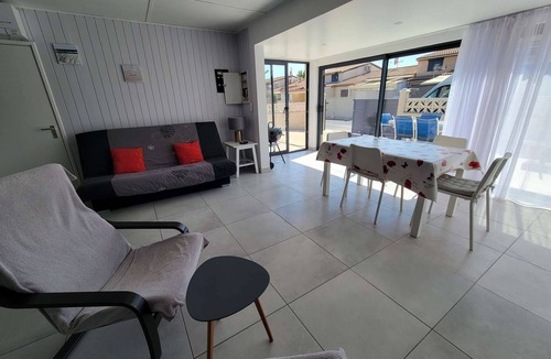 Portiragnes-Plage House | Nice corner villa located with airco in LES TAMARIS (pool extra fees), 2 bedrooms, 3 stars, Wifi,.
