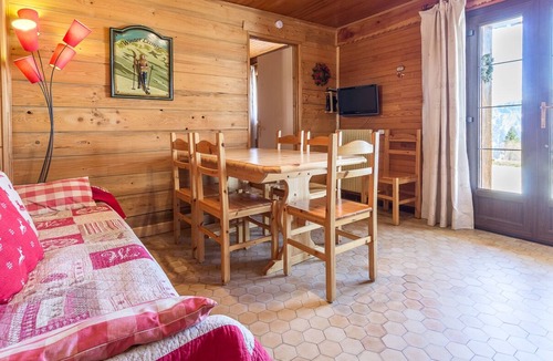 La Toussuire Apartment | Nice 3 *** apartment for 5-6 pers. in typical Savoyard chalet