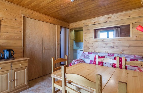 La Toussuire Apartment | Nice 3 *** apartment for 5-6 pers. in typical Savoyard chalet