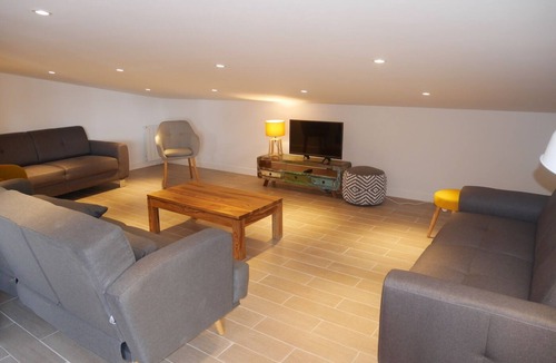 Mont-de-Lans Apartment | Nice modern apartment, center, ski start 150m away, 12 people