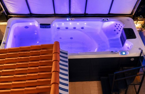 Saint-Roch Apartment | Nice Modern apartment with heated pool, terrace, garage and streetcar 2 min away
