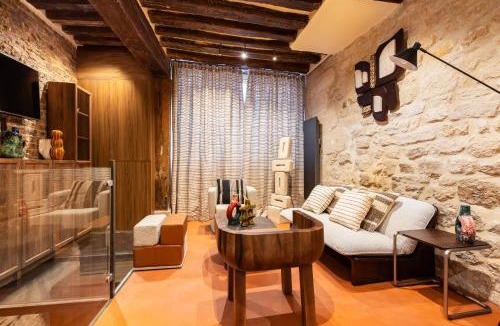Quartier Sainte-Avoye Apartment | NoChichi Collections - Beaubourg