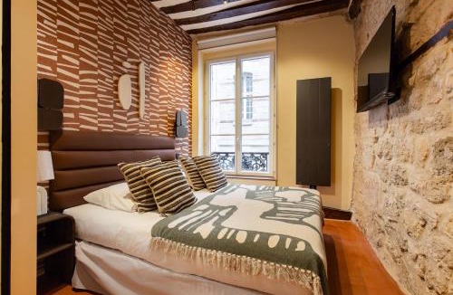 Quartier Sainte-Avoye Apartment | NoChichi Collections - Beaubourg