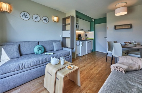 Courseulles-sur-Mer Apartment | Normandy Coastal Apartment for 5