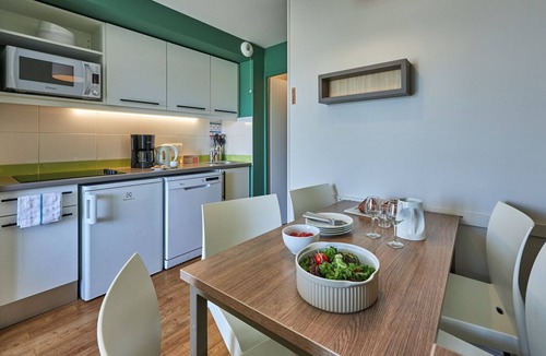 Courseulles-sur-Mer Apartment | Normandy Coastal Apartment for 5