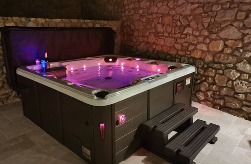 Brujas House | Nouveau Gite 5 Etoiles Avec Jacuzzi AU Domaine DU Grand CRU