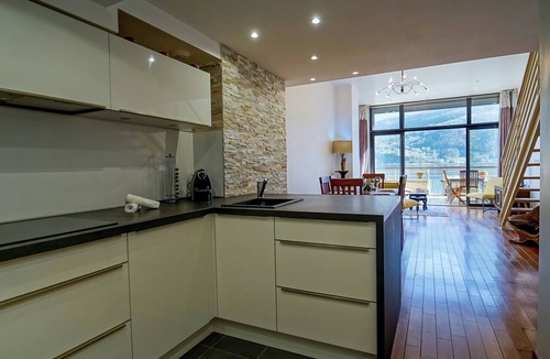 Duingt Apartment | O bord de l'O - Duplex apartment on the water in Duingt