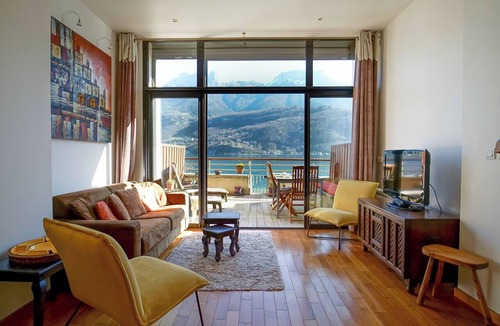 Duingt Apartment | O bord de l'O - Duplex apartment on the water in Duingt
