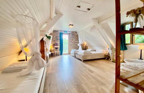 Chartrier-Ferriere House | Oasis des Ages