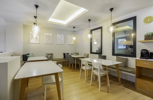 Sant Gervasi Apartment | Ola Living Aribau 3 hab