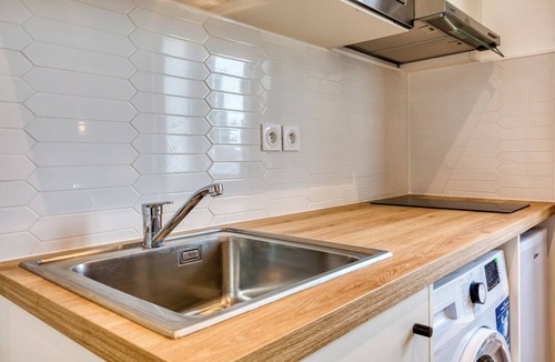Epinettes Apartment | On Room Last Floor - Batignolles