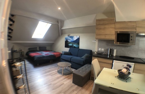 Duingt Apartment | On the shore of Lake Annecy, Loft-style accommodation in a residence with private beach