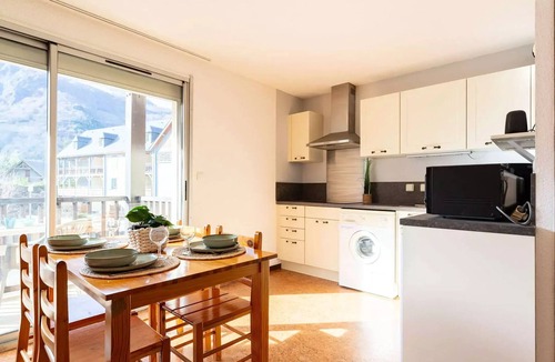 Saint-Lary-Soulan Apartment | One-bedroom apartment with a terrace and a view – Le Village des Thermes Residence