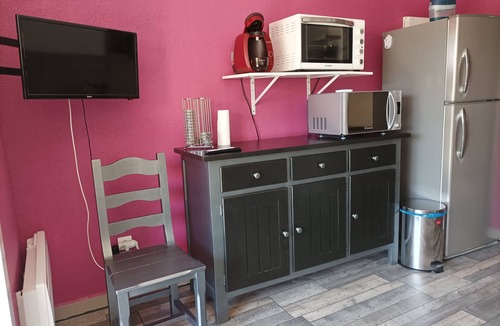 Les Arenes Apartment | One-bedroom apartment, 800 m from the beach, with a pool and parking. Ground-floor garden apartment with two entrances. Secure residential complex.