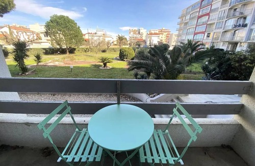 La Jetee Apartment | One-bedroom apartment with secure parking, 50 m from the beach 4SOL142