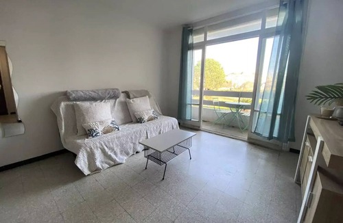 La Jetee Apartment | One-bedroom apartment with secure parking, 50 m from the beach 4SOL142