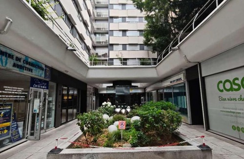 Quartier Saint-Georges Apartment | Opéra de Paris-6 Min Walk-Modern Apt 4 sleepe