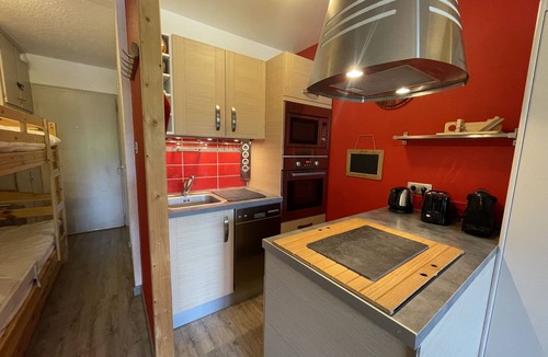 La Clusaz Apartment | OURS BLANC 11 – Studio with a beautiful mountain view, close to the aquatic area