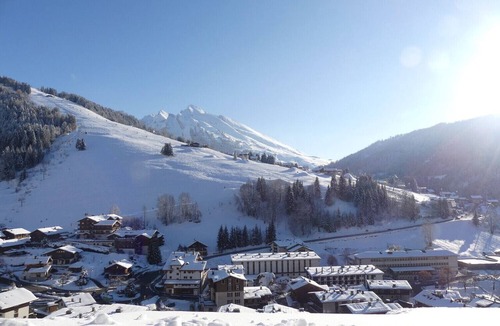 La Clusaz Apartment | OURS BLANC 11 – Studio with a beautiful mountain view, close to the aquatic area