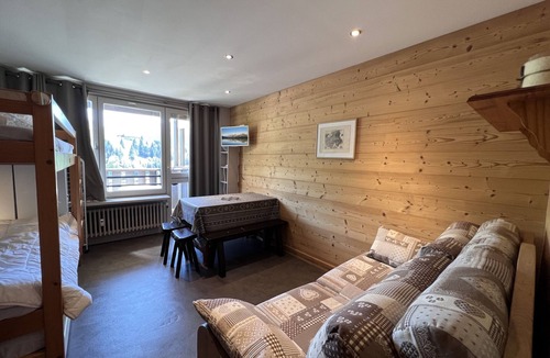 La Clusaz Apartment | OURS BLANC 9 – Studio with a beautiful mountain view, close to the aquatic area.