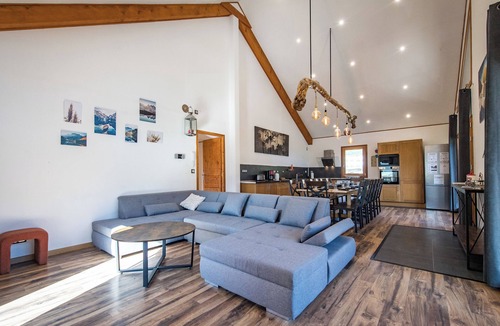 Saint-Jean-de-Maurienne Apartment | Panorama Majestueux | Large Space & Mountain View