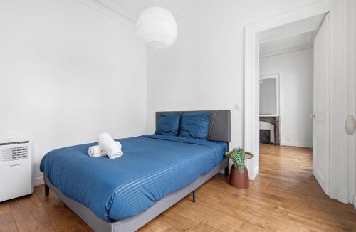 Vivienne Apartment | Paris Charm 2BR Apartment in the Grands Boulevards