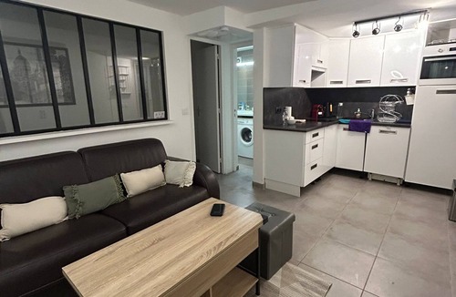 Montmartre Apartment | Parisian Hideaway - Heart of Montmartre, Abbesses