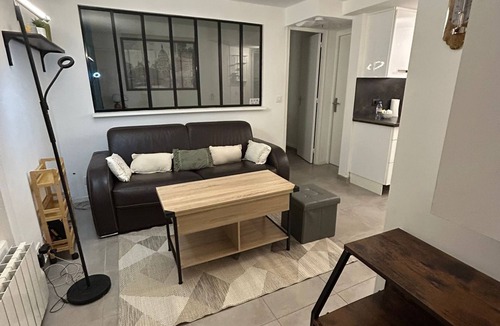 Montmartre Apartment | Parisian Hideaway - Heart of Montmartre, Abbesses