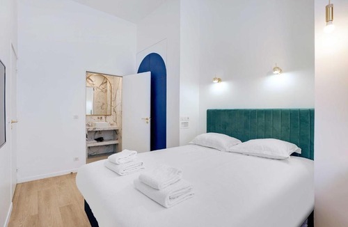 Quartier de Rochechouart Apartment | Parisian stay close to Montmartre - 2BR 8P