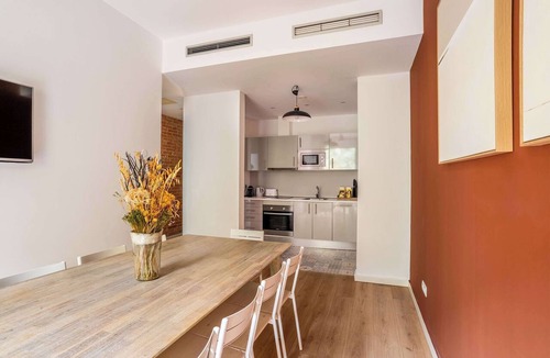 L'Antiga Esquerra de l'Eixample Apartment | Paseo de Gracia sunny and large 4 bedrooms